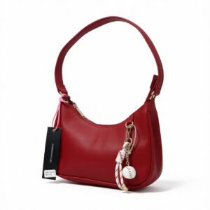 Bolso de hombro rojo con llavero de beisbol decorativo